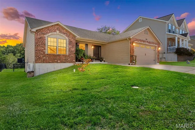 $355,000 | 1016 Stonewick Court, Herculaneum, MO 63048