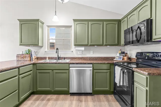 $355,000 | 1016 Stonewick Court, Herculaneum, MO 63048