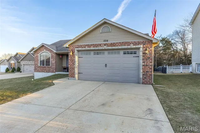 $355,000 | 1016 Stonewick Court, Herculaneum, MO 63048