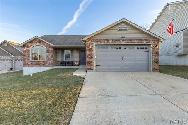 $355,000 | 1016 Stonewick Court, Herculaneum, MO 63048
