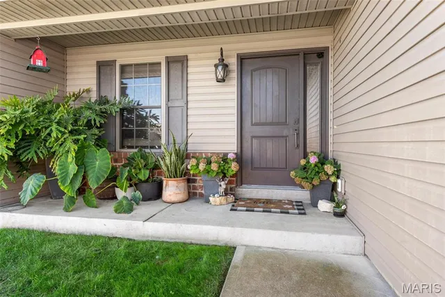 $355,000 | 1016 Stonewick Court, Herculaneum, MO 63048