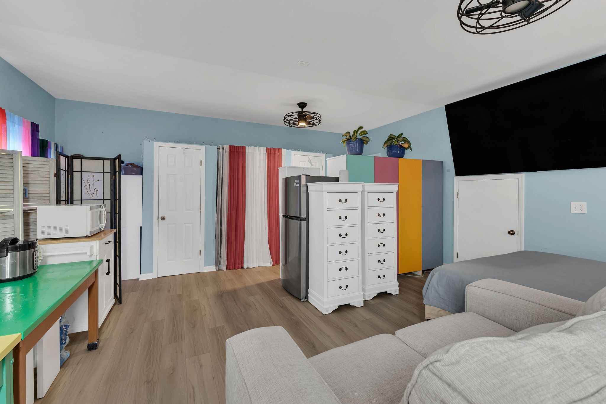 1726 Splash Place Murfreesboro, TN 37130 - Photo 20 of 42 a living room with furniture and a flat screen tv