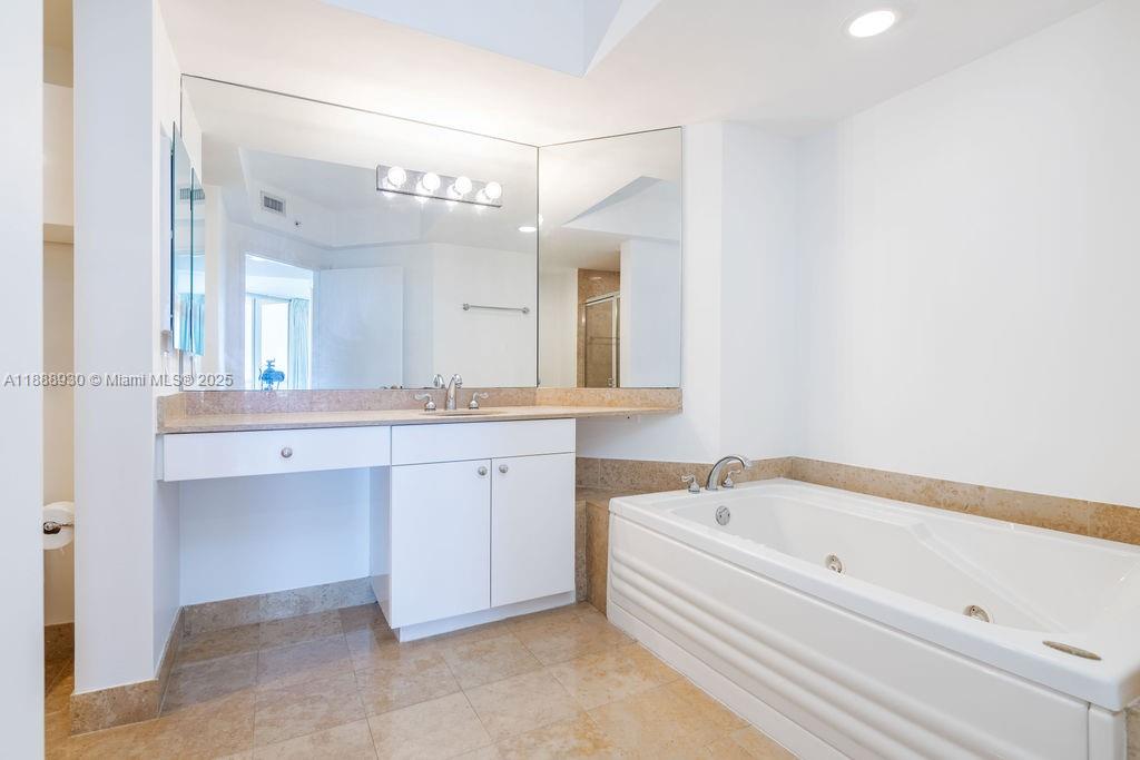 4779 Collins Avenue, Unit 2206 Miami Beach, FL 33140 - Photo 14 of 44