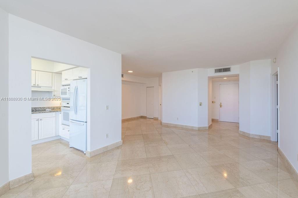 4779 Collins Avenue, Unit 2206 Miami Beach, FL 33140 - Photo 9 of 44