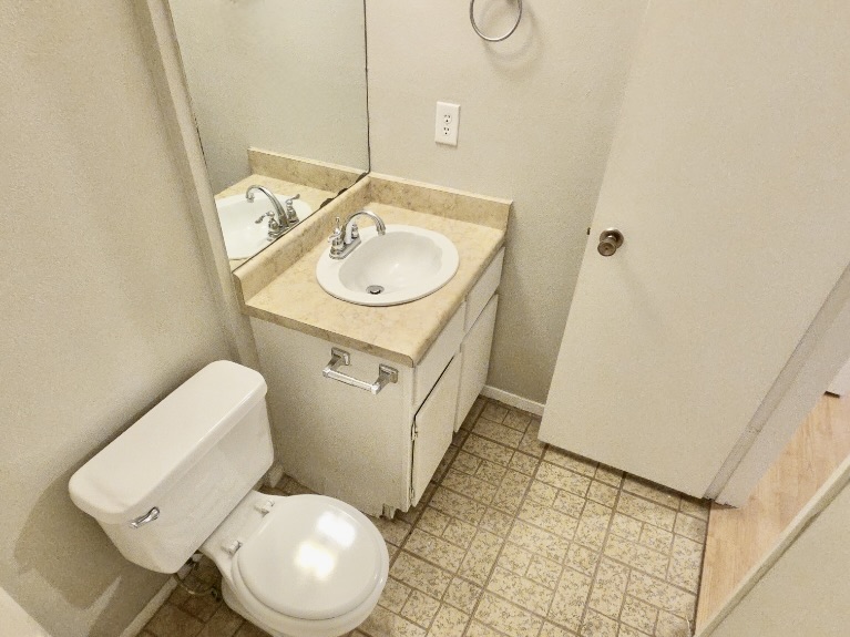 8508 Romney Road Austin, TX 78748 - Photo 11 of 21 a bathroom with a sink toilet and tub