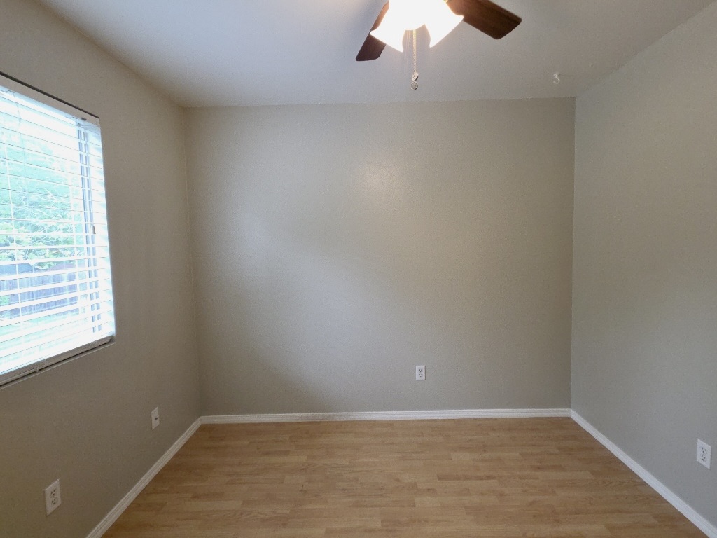8508 Romney Road Austin, TX 78748 - Photo 14 of 21 an empty room with a window