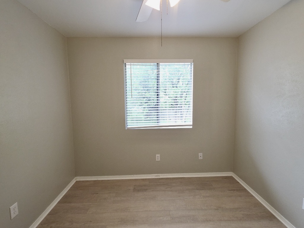 8508 Romney Road Austin, TX 78748 - Photo 17 of 21 an empty room with a window