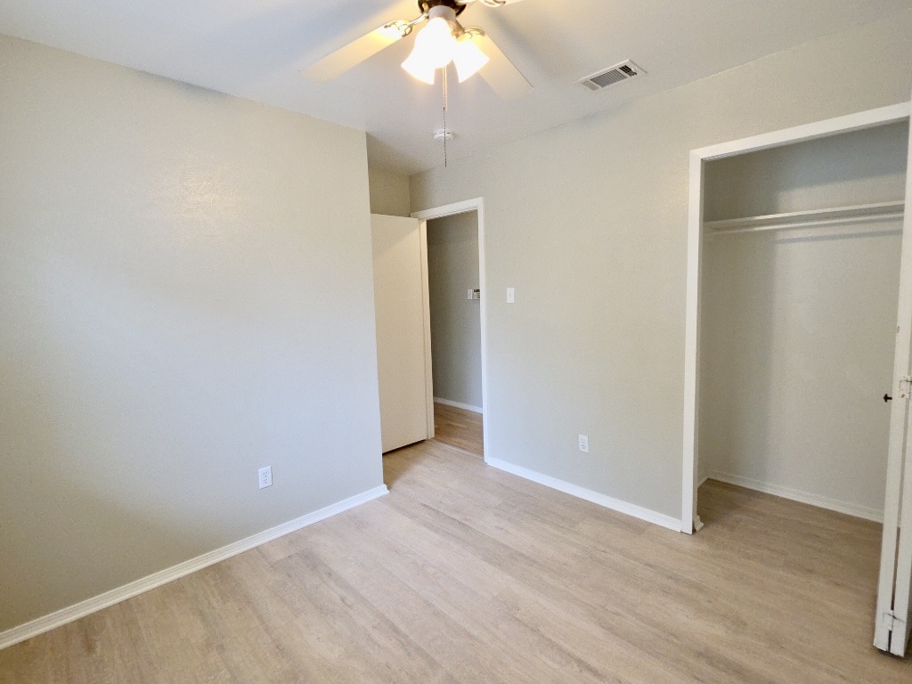 8508 Romney Road Austin, TX 78748 - Photo 18 of 21 an empty room with a bathroom