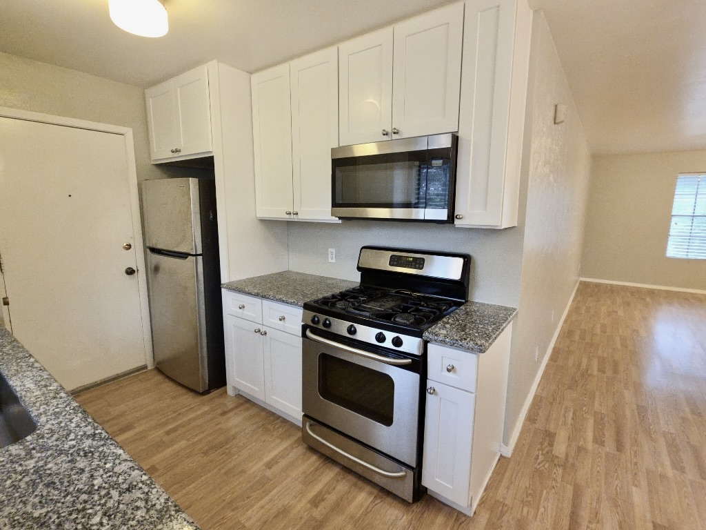 8508 Romney Road Austin, TX 78748 - Photo 7 of 21 a kitchen with a stove microwave and refrigerator