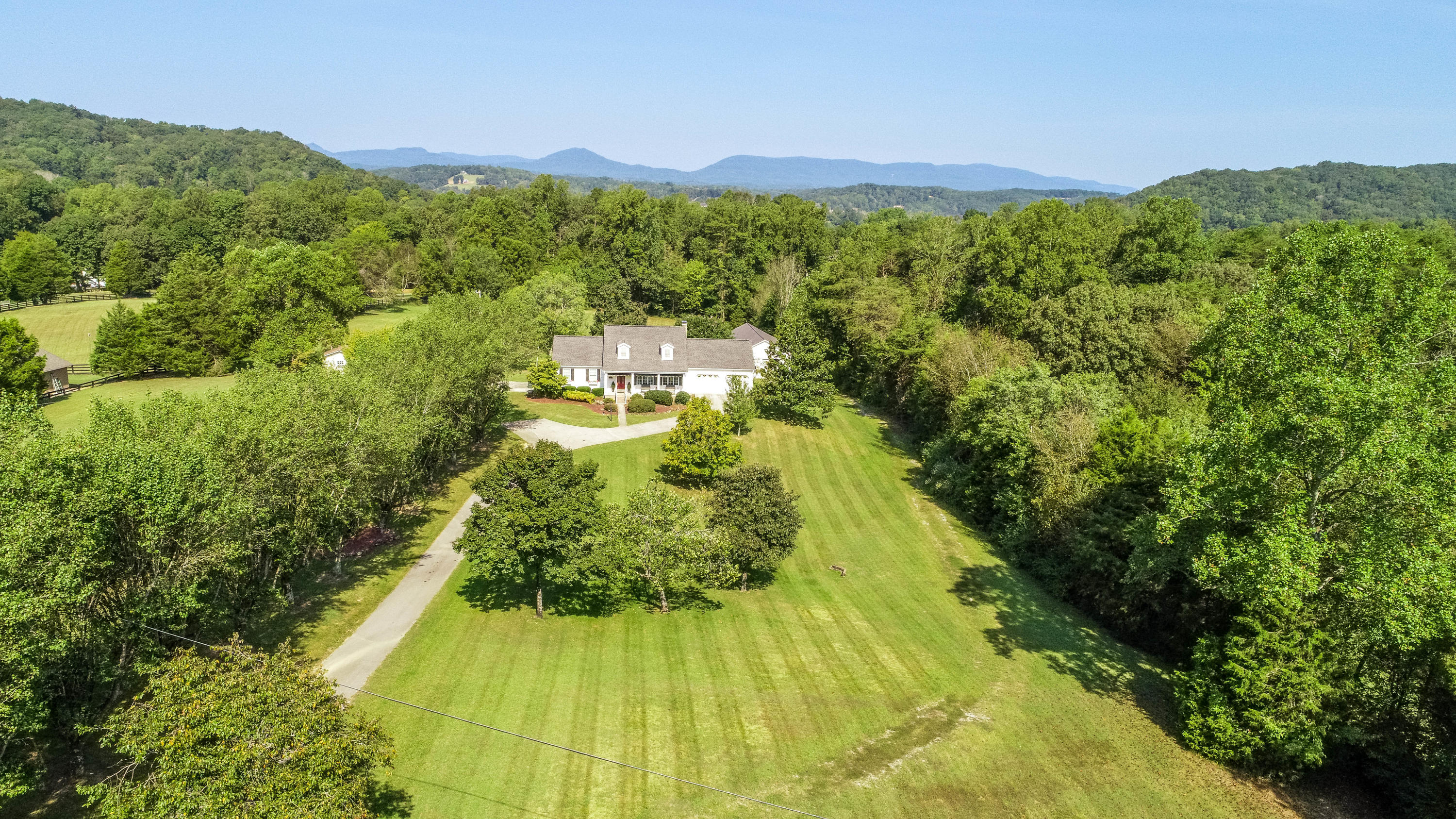 736 Blockhouse Valley Road Clinton, TN 37716 - Photo 2 of 40 2