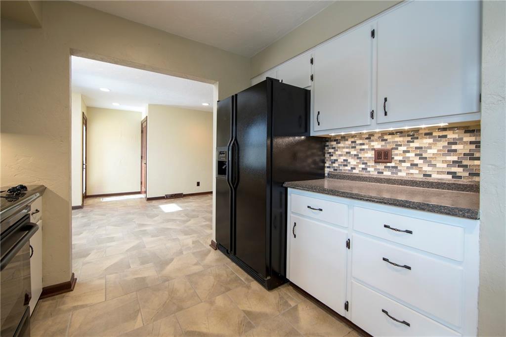 104 Woodridge Road Butler, PA 16001 - Photo 12 of 25 Kitchen with back splash and under cabinet lighting.