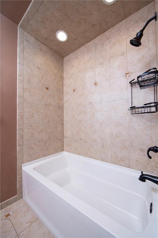 104 Woodridge Road Butler, PA 16001 - Photo 16 of 25 Main level bathroom shower