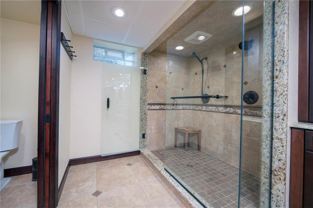 104 Woodridge Road Butler, PA 16001 - Photo 20 of 25 Master Bath with tile and Granite.