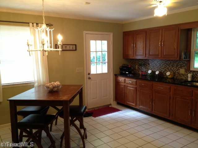 605 Barkworth Road Clemmons, NC 27012 - Photo 3 of 10 Kitchen.