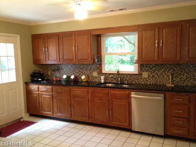 605 Barkworth Road Clemmons, NC 27012 - Photo 4 of 10 Kitchen.