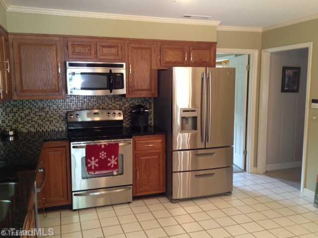 605 Barkworth Road Clemmons, NC 27012 - Photo 5 of 10 Kitchen.
