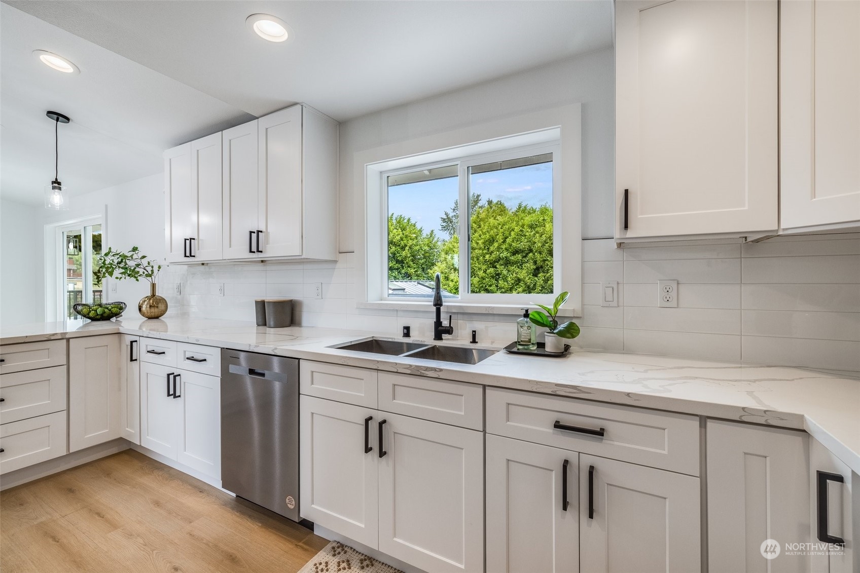 11862 Southeast 157th Place Renton, WA 98058 - Photo 9 of 38 Gallery Image 9