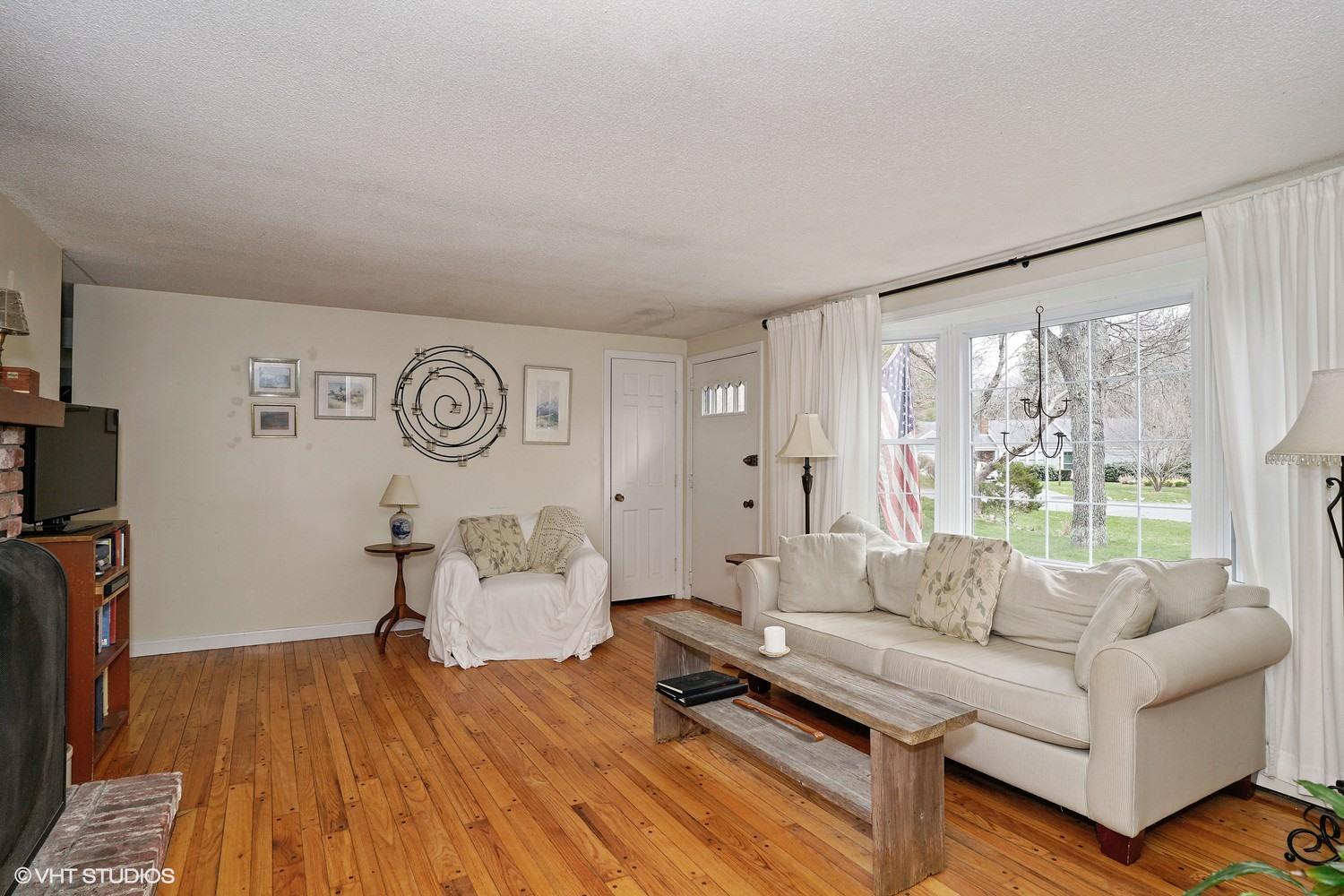 24 Maraspin Road Barnstable, MA 02630 - Photo 5 of 15 05_24MaraspinRoad_10002_LivingRoom_MLSus