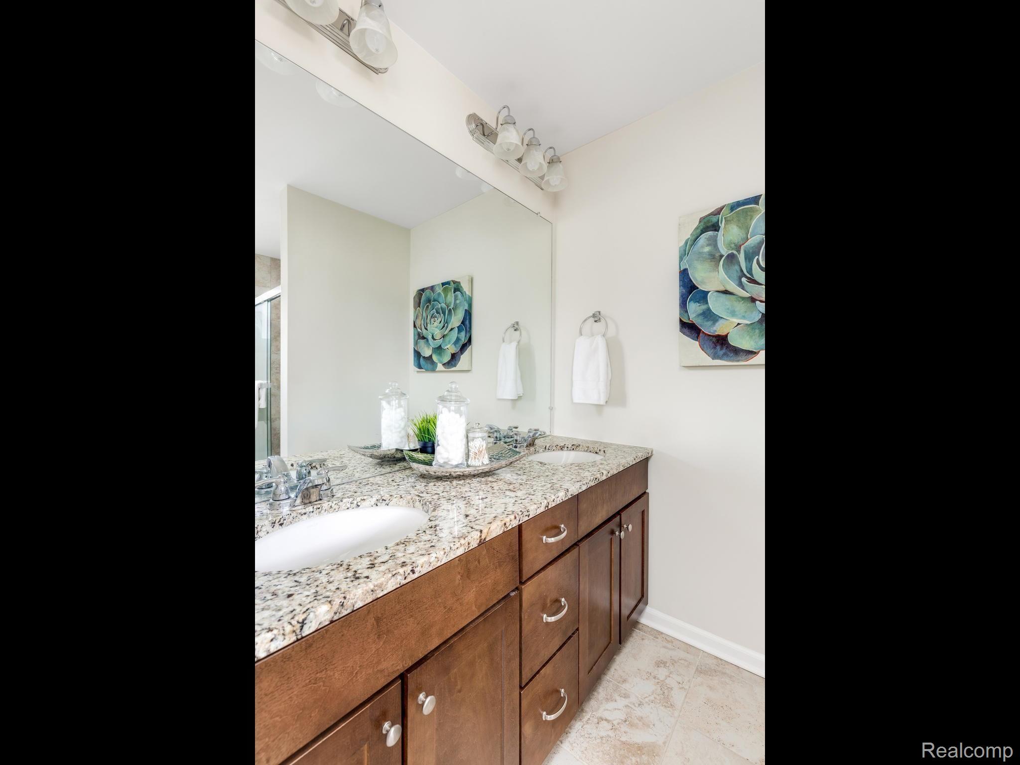 2852 Glenbar Circle Rochester, MI 48307 - Photo 22 of 41 21.jpg