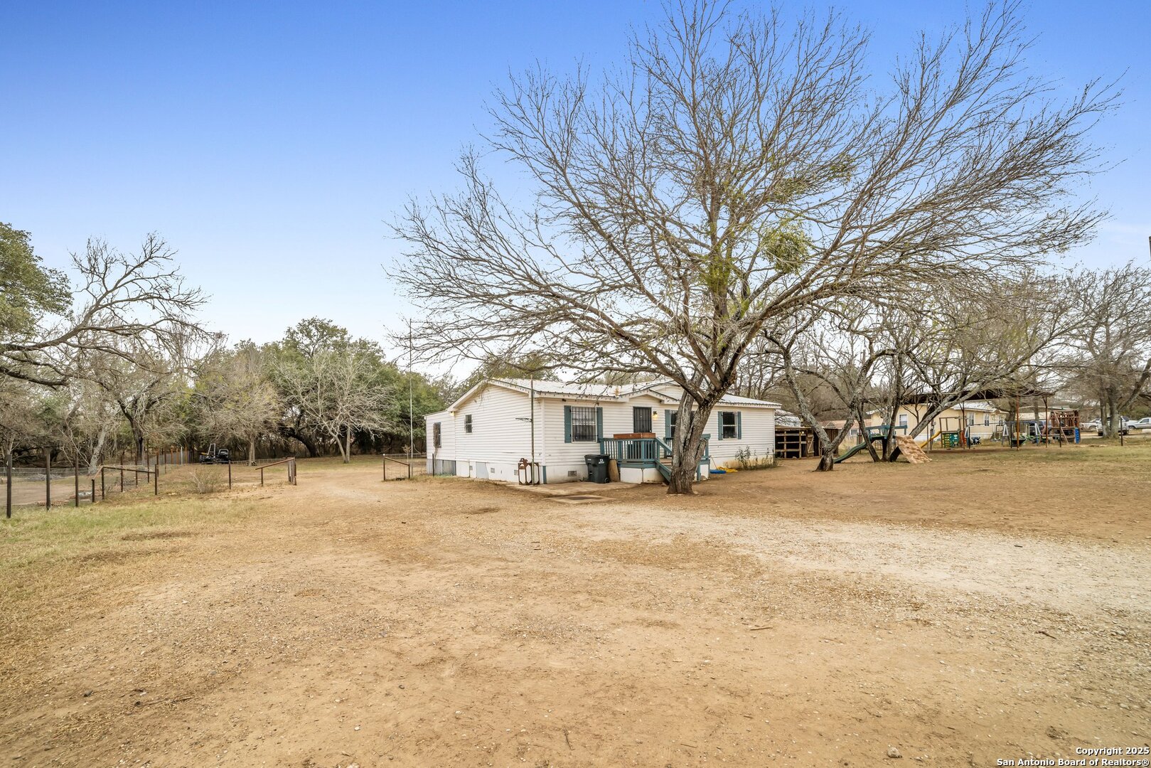 465 County Road 6753 Devine, TX 78016 - Photo 1 of 1
