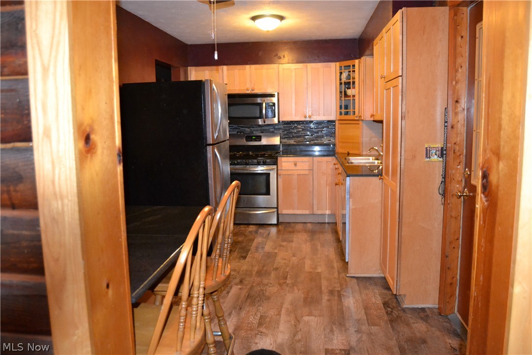 4864 Phillips Rice Road Cortland, OH 44410 - Photo 8 of 35 Stainless steel appliances stay with the home.