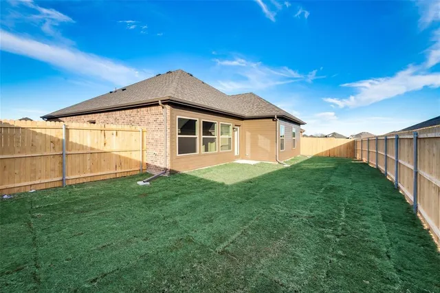 a view of house with backyard
