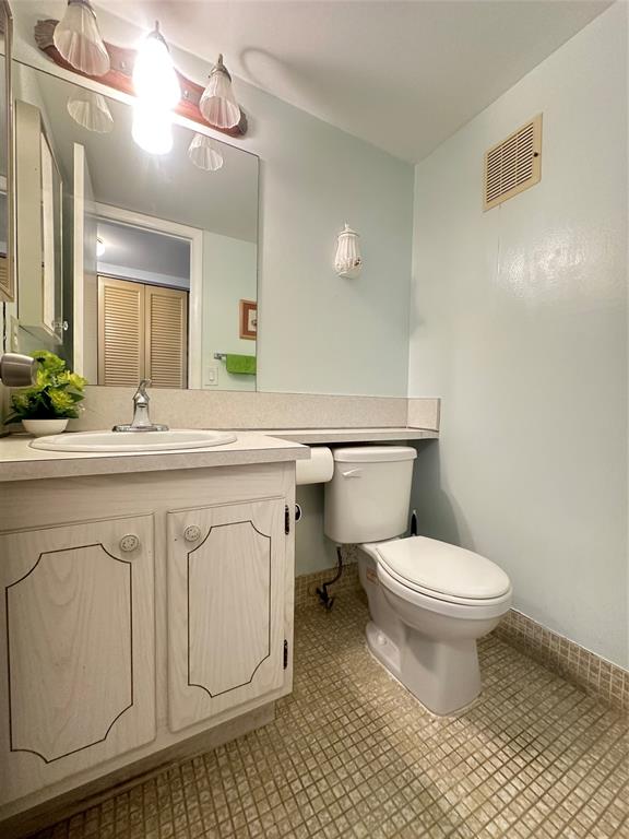 84 Farnham East, Unit 84 Deerfield Beach, FL 33442 - Photo 17 of 57 a bathroom with a sink a toilet a mirror and vanity