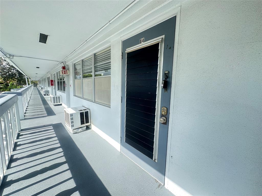 84 Farnham East, Unit 84 Deerfield Beach, FL 33442 - Photo 20 of 57 a view of balcony and deck