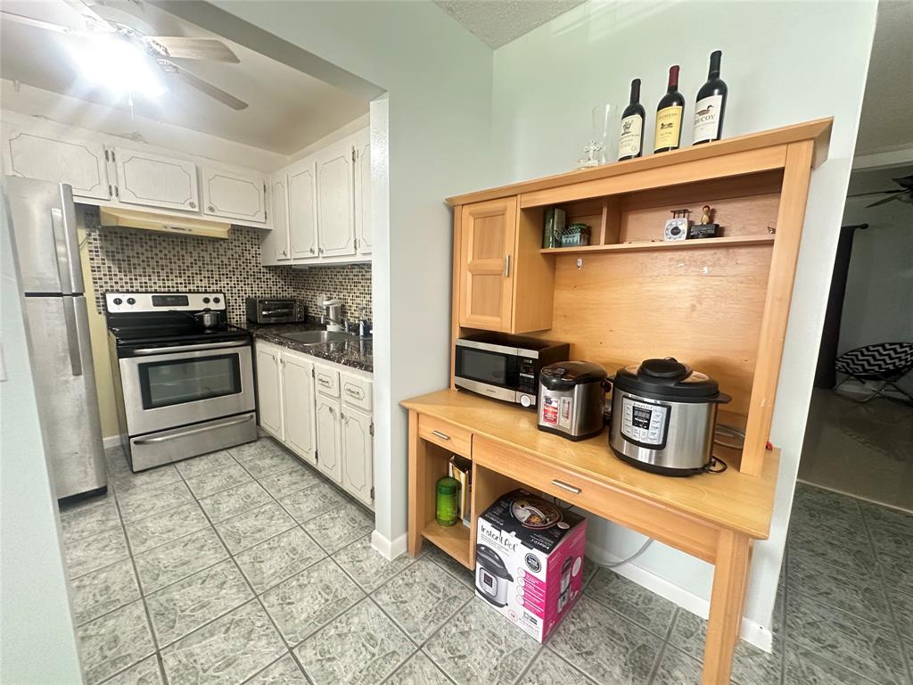 84 Farnham East, Unit 84 Deerfield Beach, FL 33442 - Photo 8 of 57 a kitchen with stainless steel appliances granite countertop a sink stove and cabinets