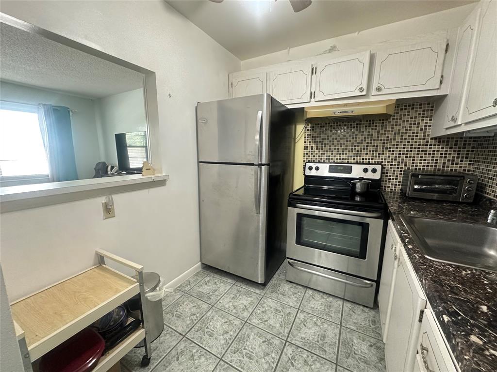 84 Farnham East, Unit 84 Deerfield Beach, FL 33442 - Photo 10 of 57 a kitchen with granite countertop a refrigerator stove and microwave