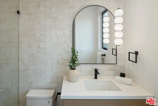 a view of a chair and tables in the back yard of the house