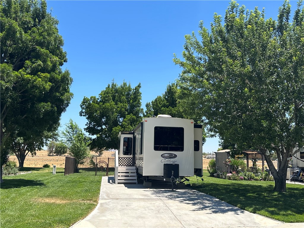 11591 Ridgemark Road Apple Valley, CA 92308 - Photo 1 of 24