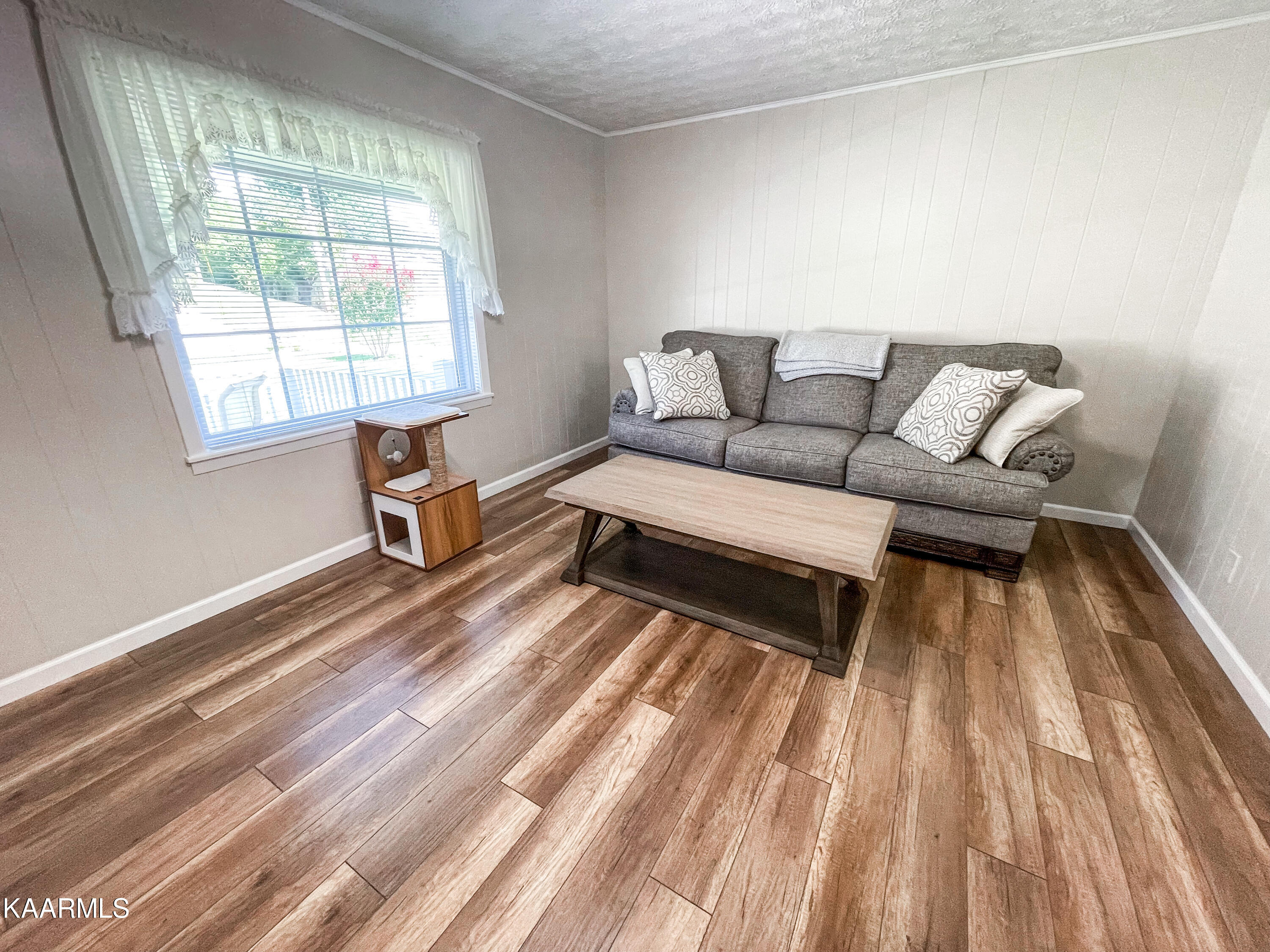 1717 Spring Hill Road Knoxville, TN 37914 - Photo 3 of 31 1E7B0CC0-A769-41EC-BC38-2B857094A54E