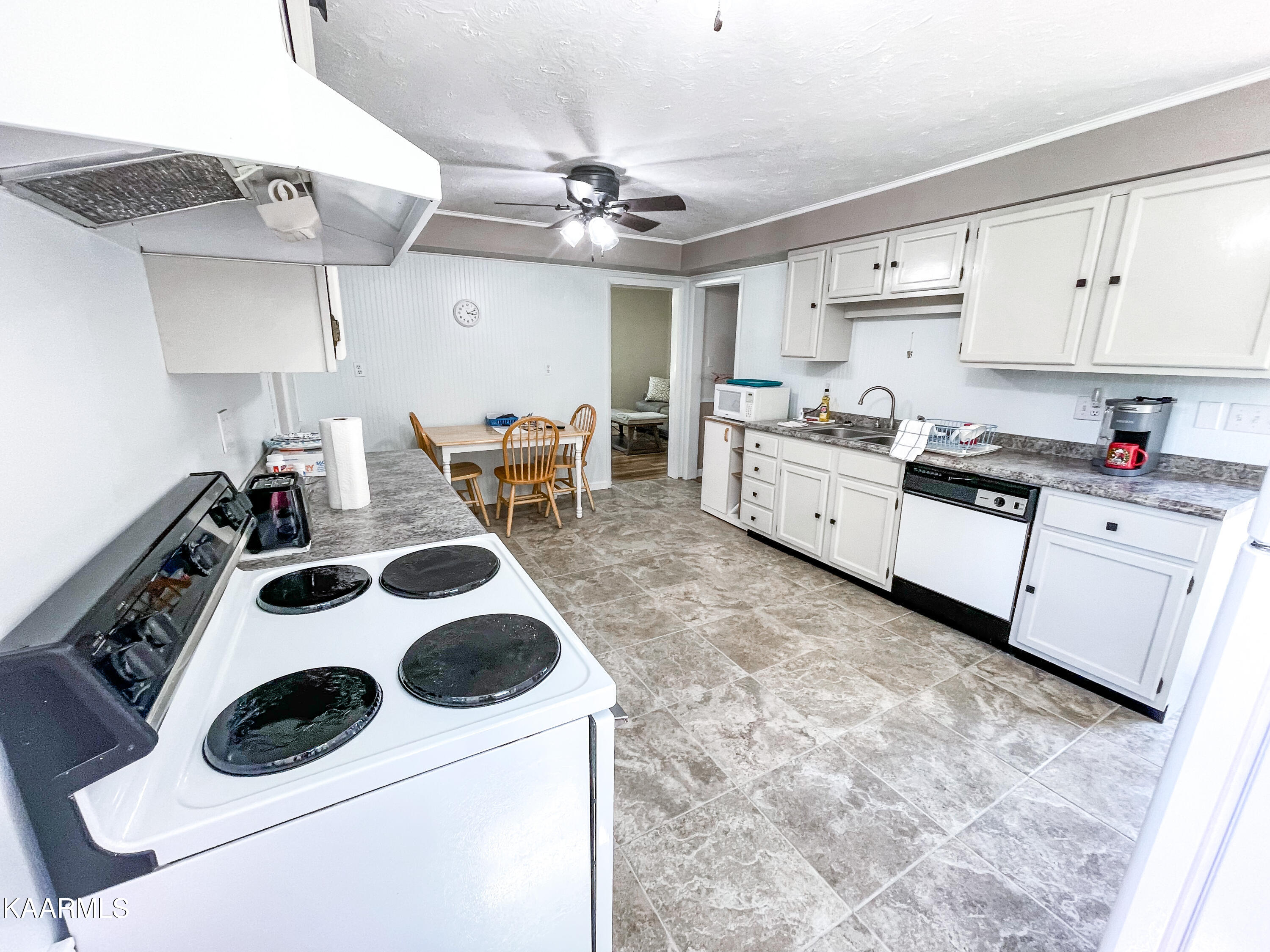 1717 Spring Hill Road Knoxville, TN 37914 - Photo 9 of 31 80DD522B-5924-47D2-9E88-B7F36269F8E8