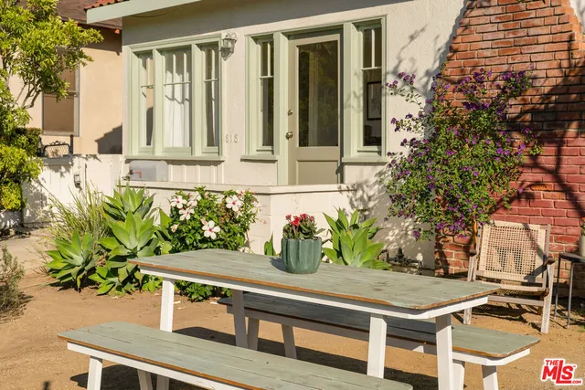 $2,649,000 | 818 Palms Boulevard, Venice, CA 90291