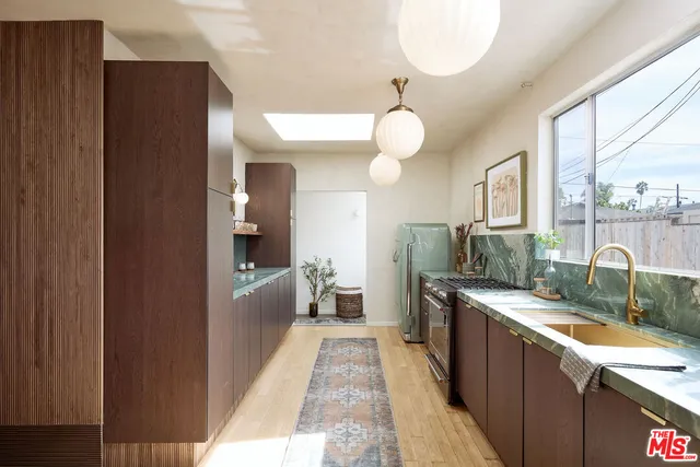 $2,649,000 | 818 Palms Boulevard, Venice, CA 90291