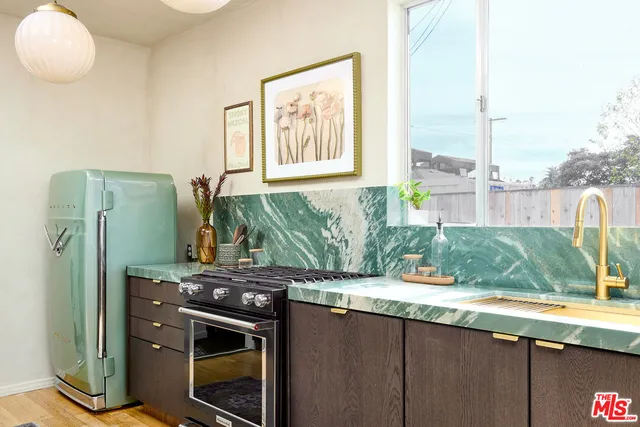 $2,649,000 | 818 Palms Boulevard, Venice, CA 90291