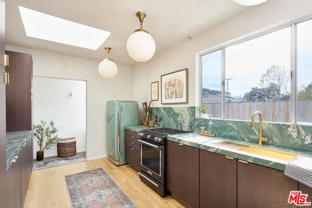 $2,649,000 | 818 Palms Boulevard, Venice, CA 90291