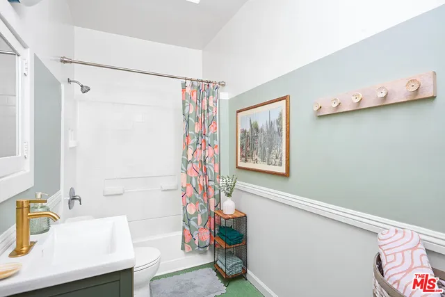 $2,649,000 | 818 Palms Boulevard, Venice, CA 90291