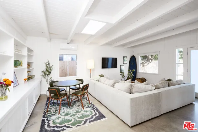 $2,649,000 | 818 Palms Boulevard, Venice, CA 90291