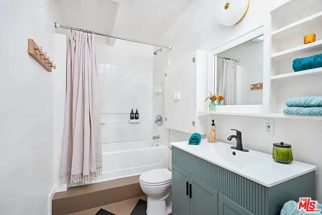 $2,649,000 | 818 Palms Boulevard, Venice, CA 90291