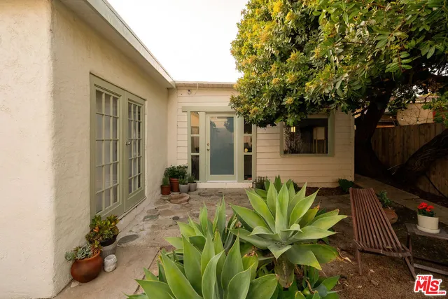 $2,649,000 | 818 Palms Boulevard, Venice, CA 90291