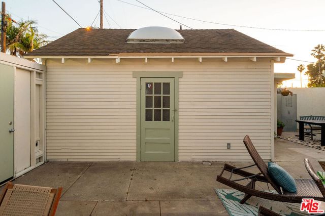 $2,649,000 | 818 Palms Boulevard, Venice, CA 90291