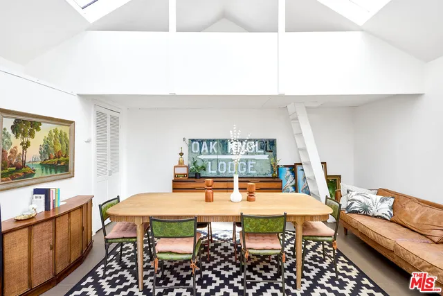 $2,649,000 | 818 Palms Boulevard, Venice, CA 90291