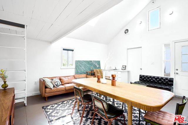 $2,649,000 | 818 Palms Boulevard, Venice, CA 90291