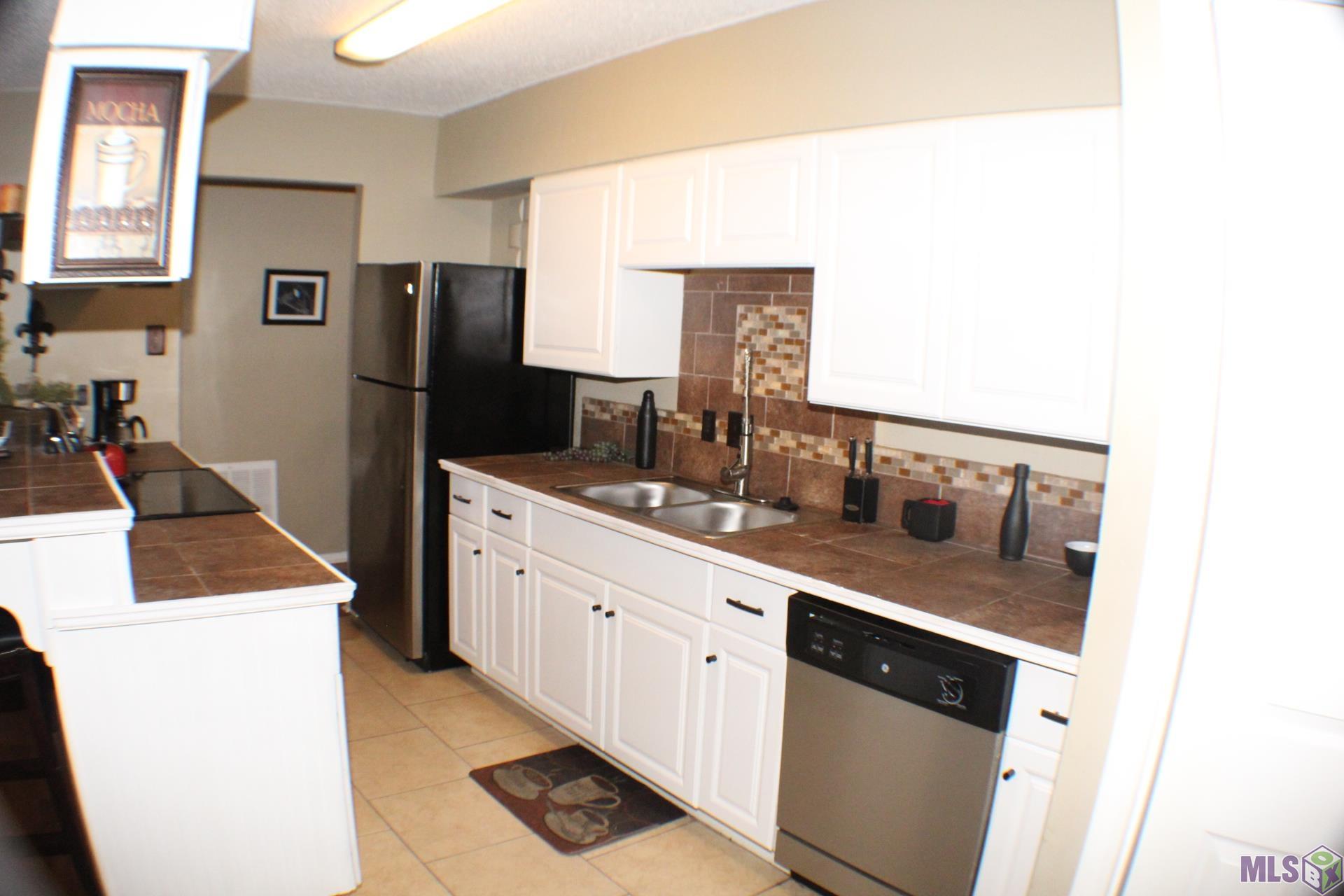 13537 Rampart Court Baton Rouge, LA 70810 - Photo 2 of 17 Gallery Image 2