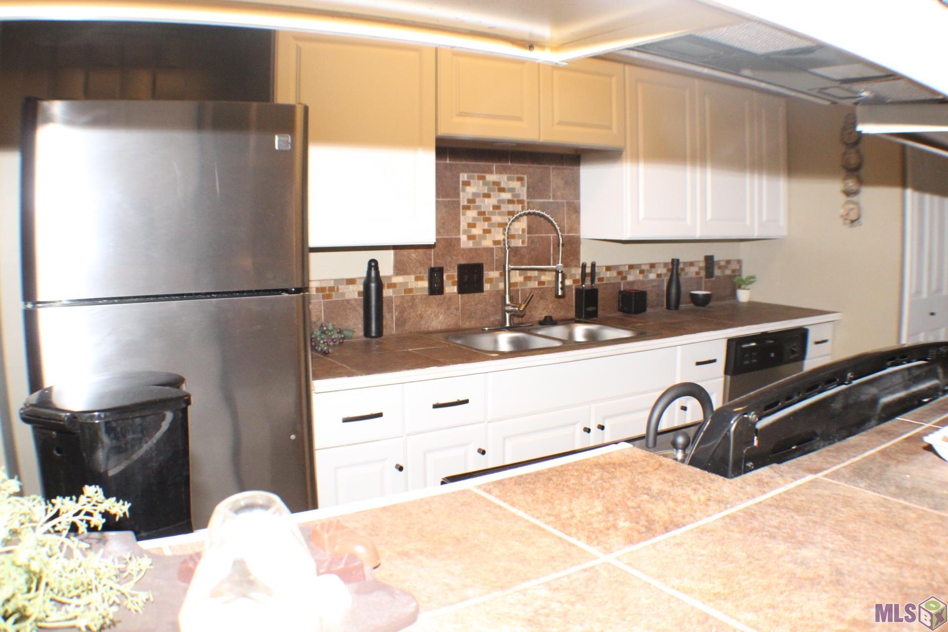 13537 Rampart Court Baton Rouge, LA 70810 - Photo 4 of 17 Gallery Image 4