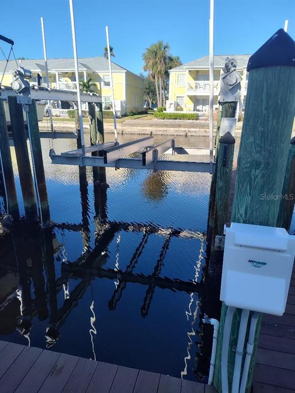 127 Coquina Key Dr South  