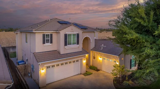 $759,900 | 1051 North Coventry Avenue, Clovis, CA 93611