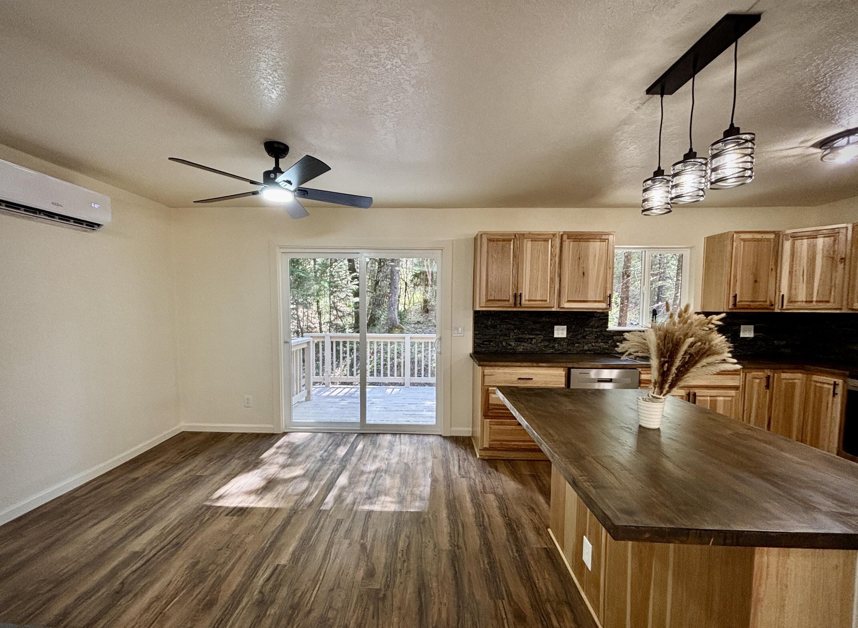 5125 Hugo Road Grants Pass, OR 97526 - Photo 16 of 42 Gallery Image 16